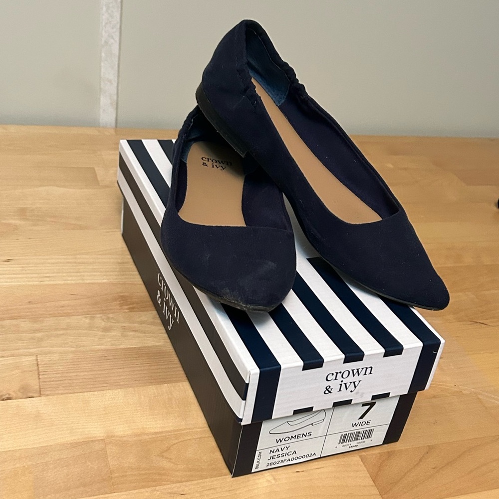 Crown & Ivy Navy Pointed Toe Ballet Flats Size 7W Classic Slip On